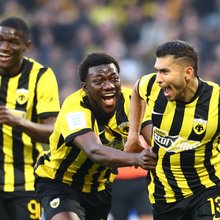 Οι παίκτες της ΑΕΚ πανηγυρίζουν το γκολ του Πινέδα στο ντέρμπι με τον ΠΑΟΚ 19/4/2026