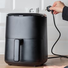 Σύνδεση air fryer στην πρίζα