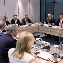 Ο Νίκος Ανδρουλάκης στη συνάντηση με την Ενωση Τραπεζών