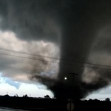 Ανεμοστρόβιλος χτυπάει την Οκλαχόμα (KWTV/KOTV μέσω AP)