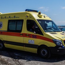 Ασθενοφόρο σε λιμάνι 