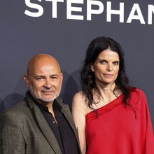 Η Αθηνά Ωνάση με τον ηθοποιό Φρέντρικ Ντουλκ στην επίδειξη μόδας