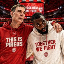 O Γιώργος Μπαρτζώκας και ο Κόντι Μίλερ ΜακΙντάιρ με φόντο το νέο ΣΕΦ