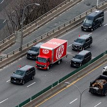 Η εταιρεία δημοσίευσε αγγελία αναζητώντας «επαγγελματίες φρουρούς ασφαλείας με διάθεση για διάλειμμα», σε μια σαφή αναφορά στο διαχρονικό σλόγκαν της / ΑΡ