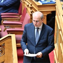 O Κωστής Χατζηδάκης στη Βουλή