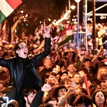 Πανηγυρισμοί στους δρόμους για την αλλαγή σελίδας στην Ουγγαρία