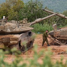Ισραηλινοί στρατιώτες των IDF με άρματα στα σύνορα του Ισραήλ με τον Λίβανο