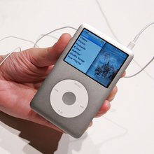 Αντικείμενα που μέχρι πρόσφατα θεωρούνταν ξεπερασμένα ή ξεχασμένα σε αποθήκες και πατάρια αποκτούν νέα αξία, προσελκύοντας συλλέκτες και επενδυτές / SHUTTERSTOCK