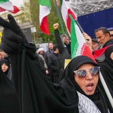 Ιρανοί πανηγύρισαν μετά την ανακοίνωση της 15ήμερης εκεχειρίας με τις ΗΠΑ