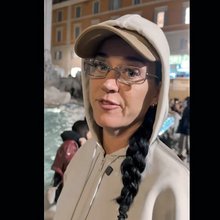 Η Κέιτι Πέρι έβαλε την πιστωτική της στη Fontana di Trevi για καλή τύχη