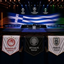 Η αίθουσα Grimaldi Forum του Μονακό και τα λάβαρα των πέντε ελληνικών ομάδων που θα μας εκπροσωπήσουν στα κύπελλα Ευρώπης