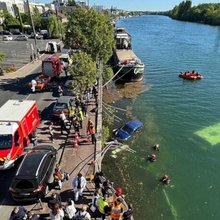 Το λεωφορείο έπεσε από γέφυρα στα νερά του Σηκουάνα 