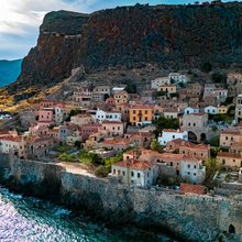 Στην Καστροπολιτεία της Μονεμβασιάς