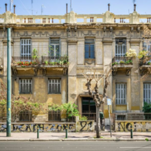 Πολλοί τη θεωρούν ως την παλαιότερη σωζόμενη πολυκατοικία της Αθήνας, ένα υπέροχο κτίσμα που ξεπερνά πλέον τον έναν αιώνα ζωής / ΙNSTAGRAM
