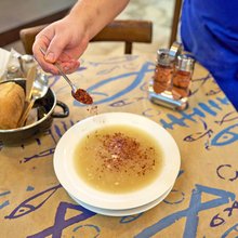 Έλληνες και Τούρκοι τσακώνονται για την καταγωγή του πατσά