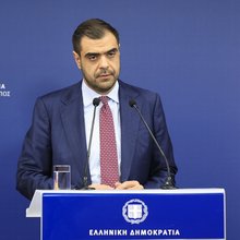 Ο Παύλος Μαρινάκης στην ενημέρωση των ΜΜΕ