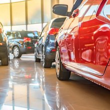 Έκθεση καινούργιων αυτοκινήτων 