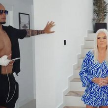 Η δημόσια εικόνα του Σάλιβαν, ωστόσο, έρχεται σε αντίθεση με τη σχέση του με τη μητέρα του, Elaine Sullivan / NETFLIX