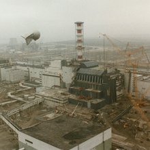 Σαράντα χρόνια μετά τη νύχτα που άλλαξε για πάντα την ιστορία της πυρηνικής ενέργειας, το Τσερνόμπιλ αποτελεί ένα μέρος όπου η επιστήμη και η ανθρώπινη μνήμη συνυπάρχουν σε μια εύθραυστη ισορροπία / ΑΡ