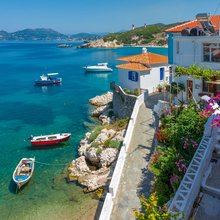 σαμος σπιτια πανω σε βραχο