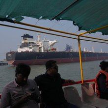 πλοιο στενα ορμουζ