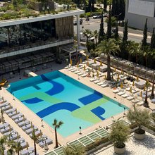 Η πισίνα του The Ilisian