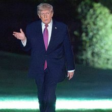 Ο Αμερικανός πρόεδρος, Ντόναλντ Τραμπ, έξω από το ελικόπτερο του