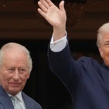 Ο Βασιλιάς Κάρολος Γ΄ μαζί με τον Ντόναλντ Τραμπ στον Λευκό Οίκο