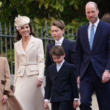 Ο πρίγκιπας Γουίλιαμ και η Κέιτ Μίντλετον με την οικογένειά τους σε πρόσφατη φωτογραφία από το Πάσχα 