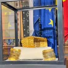 χρυσό αρχαίο κράνος