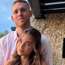 H ερωτική ιστορία του τερματοφύλακα και της τραγουδίστριας