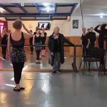 Μπαλαρίνα 100 ετών εξακολουθεί να διδάσκει στη Χιλή