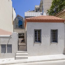 μονοκατοικία σπίτι πόρτα αυλή σκεπή κεραμμύδι 