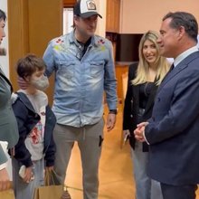 Ο Άδωνις Γεωργιάδης συναντήθηκε με τη μικρή κοπέλα
