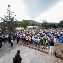 Στιγμιότυπο από τον αγώνα δρόμου που διοργάνωσαν τα Εργατικά Κέντρα Αθήνας - Πειραιά από το Στρατόπεδο Χαϊδαρίου "Καραϊσκάκη Α" - Μπλοκ 15, με τερματισμό το Σκοπευτήριο της Καισαριανής, με την ονομασία "Για τους 200 εκτελεσθέντες στην Καισαριανή" και σύνθημα "Κρατάμε ζωντανή τη θυσία τους βαδίζοντας στα βήματα της Ιστορίας", Κυριακή 3 Μαΐου 2026