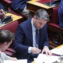 Ο πρόεδρος του ΠΑΣΟΚ, Νίκος Ανδρουλάκης στην Ολομέλεια της Βουλής