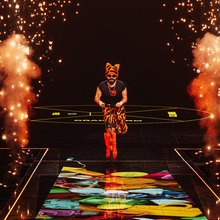 Ο Ακύλας στην πρόβα της Eurovision 2026 με πατίνι 
