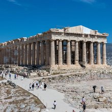 Για πρώτη φορά έπειτα από περισσότερα από 220 χρόνια, το δυτικό αέτωμα του Παρθενώνα παρουσιάζεται στους επισκέπτες της Ακρόπολης ολοκληρωμένο, χωρίς σκαλωσιές και χωρίς τα μεγάλα αρχιτεκτονικά κενά που για δύο αιώνες σημάδευαν την εικόνα του μνημείου / ΥΠ.ΠΟ.