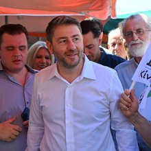 Βίντεο Ανδρουλάκη από βόλτα σε λαϊκή στο Ίλιον -«πιο ωραίος φαίνεσαι έτσι, σε χαλάει η τηλεόραση»