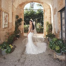 H Dua Lipa με νυφικό Chanel 