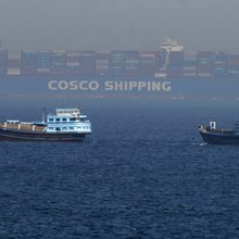 Φορτηγό πλοίο στα Στενά του Ορμούζ