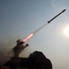 Ιρανικές δυνάμεις εκτοξεύουν πύραυλο στο πλαίσιο ασκήσεων στον Περσικό Κόλπο και στον Κόλπο του Ομάν 