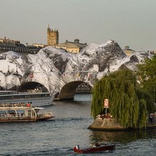 Η γέφυρα Pont Neuf έγινε σπηλιά