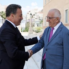 Ο Νικήτας Κακλαμάνης υποδέχθηκε στη Βουλή των Ελλήνων τον πρόεδρο της Βουλής της Αλβανίας, Νίκο Πελέσι 