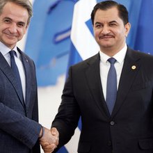 Συνάντηση Μητσοτάκη με τον υπαρχηγό του Εθνικού Στρατού της Λιβύης Σαντάμ Χαφτάρ -Στο επίκεντρο θαλάσσιες ζώνες και μεταναστευτικό