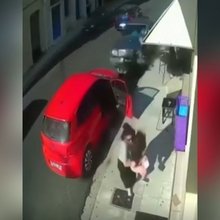 «Δεν πρόλαβα να πατήσω φρένο, μάλλον κόλλησε το γκάζι» λέει ο 75χρονος που πήρε σβάρνα οχήματα στη Ναύπακτο