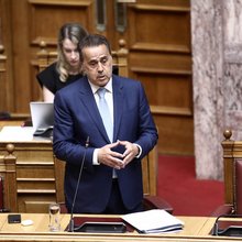 Ο Σταύρος Παπασταύρου στη Βουλή