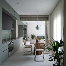 κουζίνα σπίτι τραπέζι σαλόνι καναπές Αθήνα οδός Μακρυγιάννη 