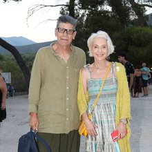 Γιάννης Μπέζος - Ναταλία Τσαλίκη: Η σπάνια κοινή εμφάνιση στην Επίδαυρο
