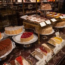 Επισκεφθήκαμε το θρυλικό Demel στη Βιέννη: Η ιστορία και η διάσημη διαμάχη για τη Sachertorte -Τι δοκιμάσαμε